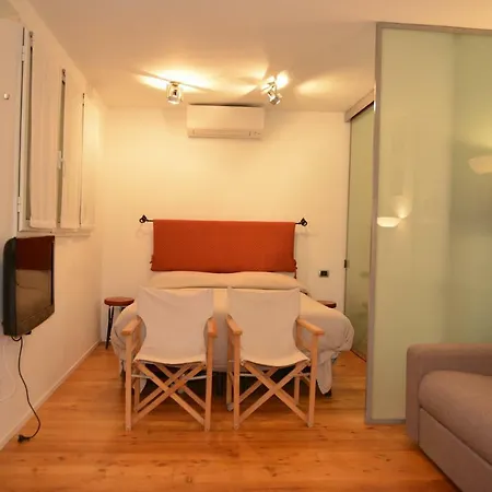 Monolocale In Sant'ambrogio Апартаменты *