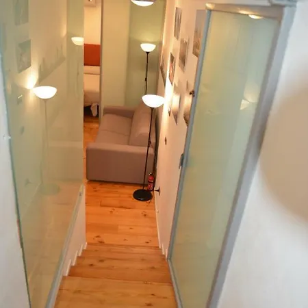 Monolocale In Sant'ambrogio Апартаменты *